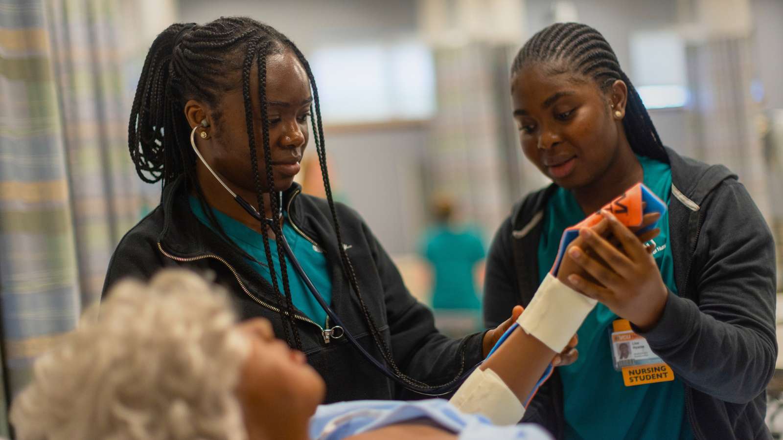 two v.c.u. nursing students work on a patient assessment protocol in the school's clinical learning center