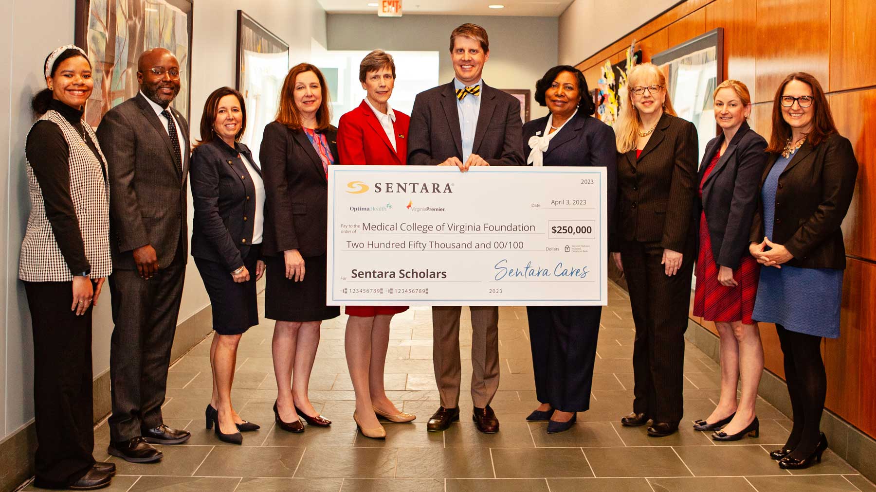 representatives from the v.c.u. school of nursing receive a 250,000 dollar check from sentara healthcare